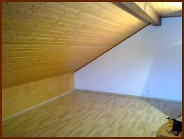 Plafond en lame d'épicea du nord, revêtement sol en pergo Plafond en lame d'épicea du nord, revêtement sol en pergo